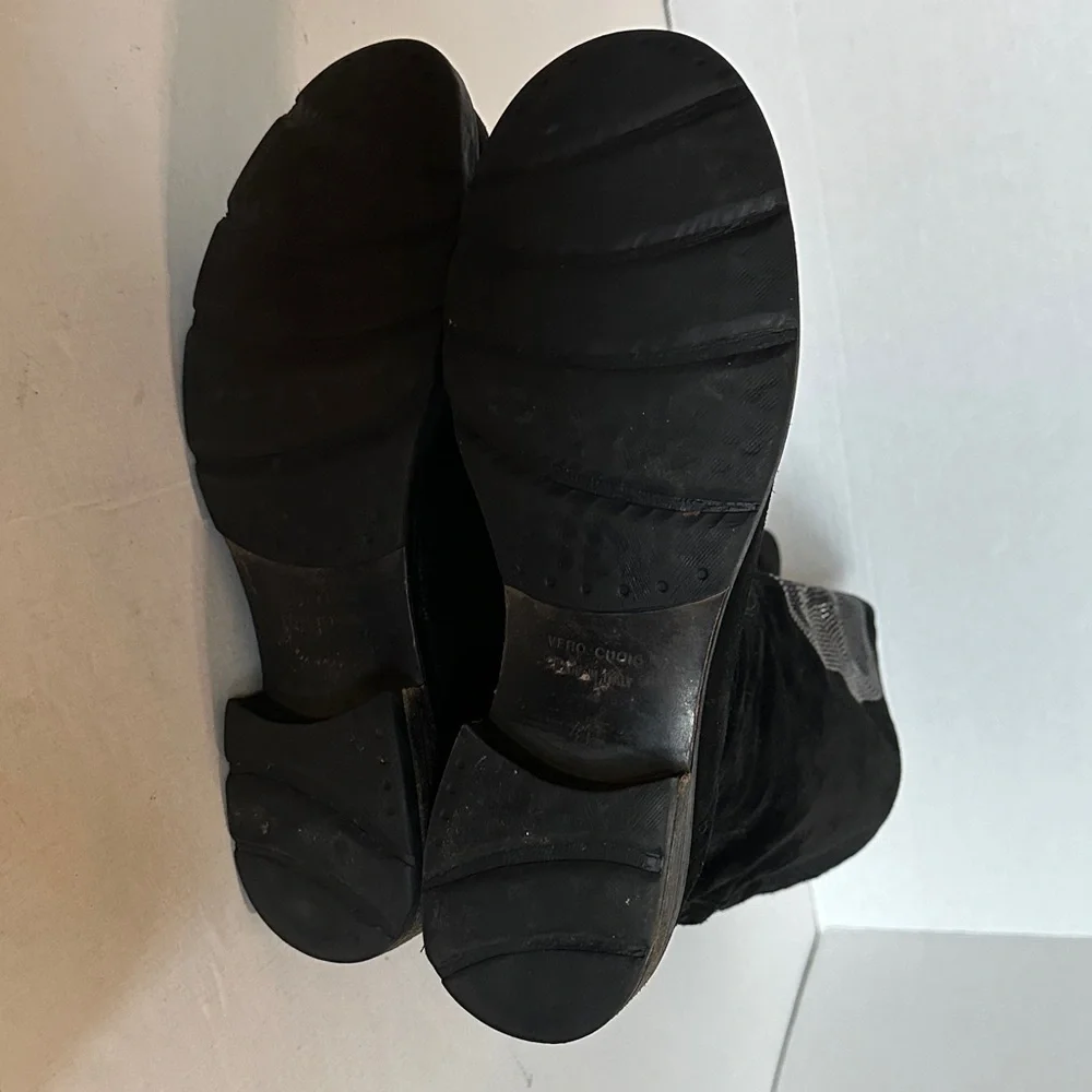SESTO Muecci black tall boots made of suede material, bedazzled skull EUC 41
